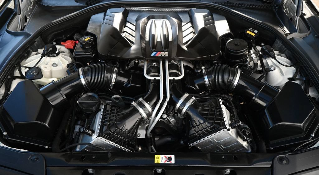 Used 2015 BMW M5 RWD image 24