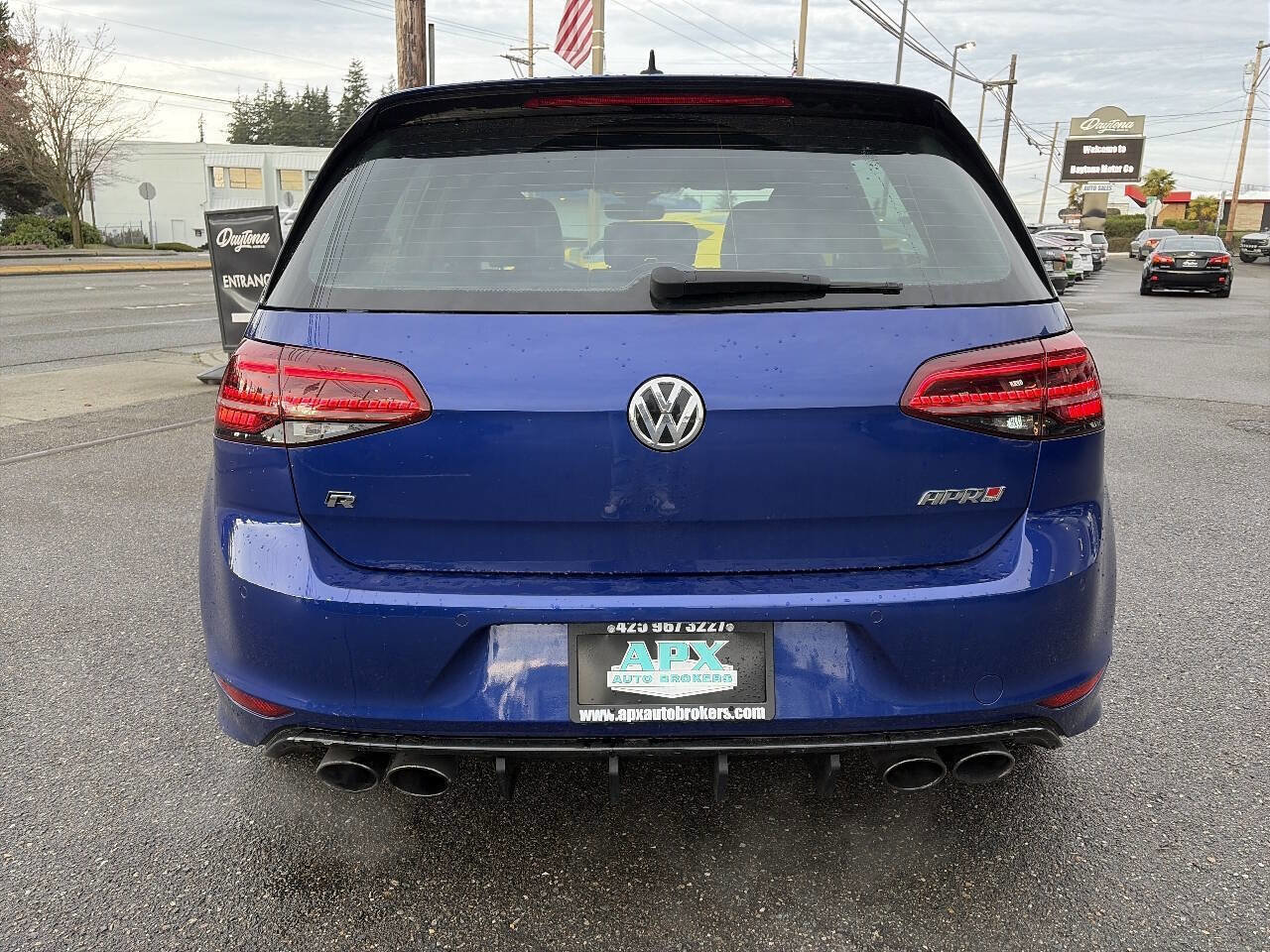 Used 2017 Volkswagen Golf R 4-Door image 6