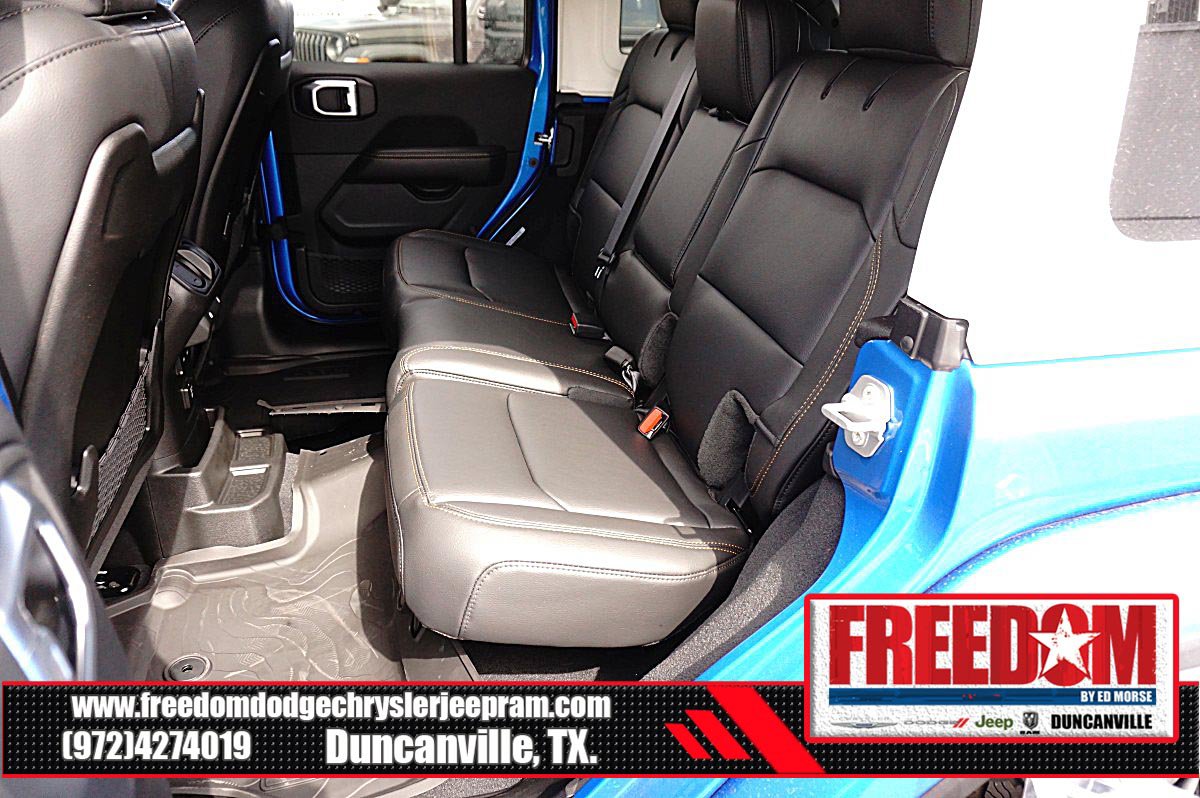 New 2026 Jeep Wrangler Unlimited Sahara w/ Whitecap Package AWD/4WD image 14