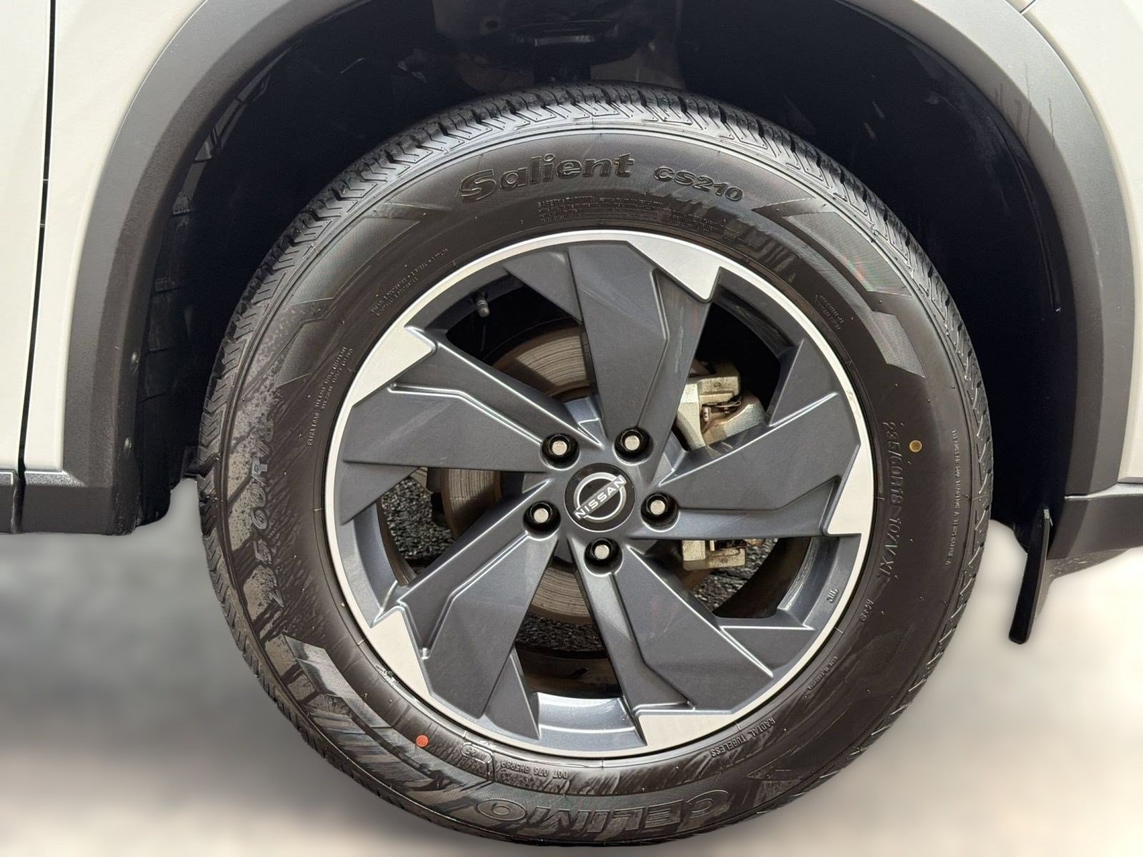 Used 2024 Nissan Rogue SV FWD image 12