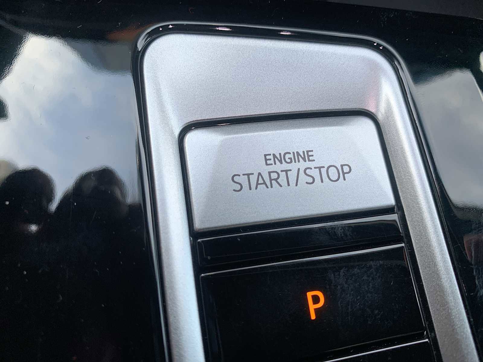 Used 2024 Volkswagen Atlas Cross Sport SEL image 17