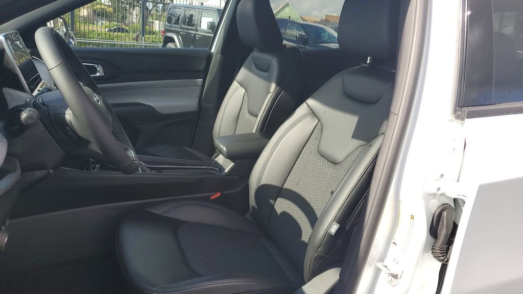 New 2026 Jeep Compass Latitude image 19