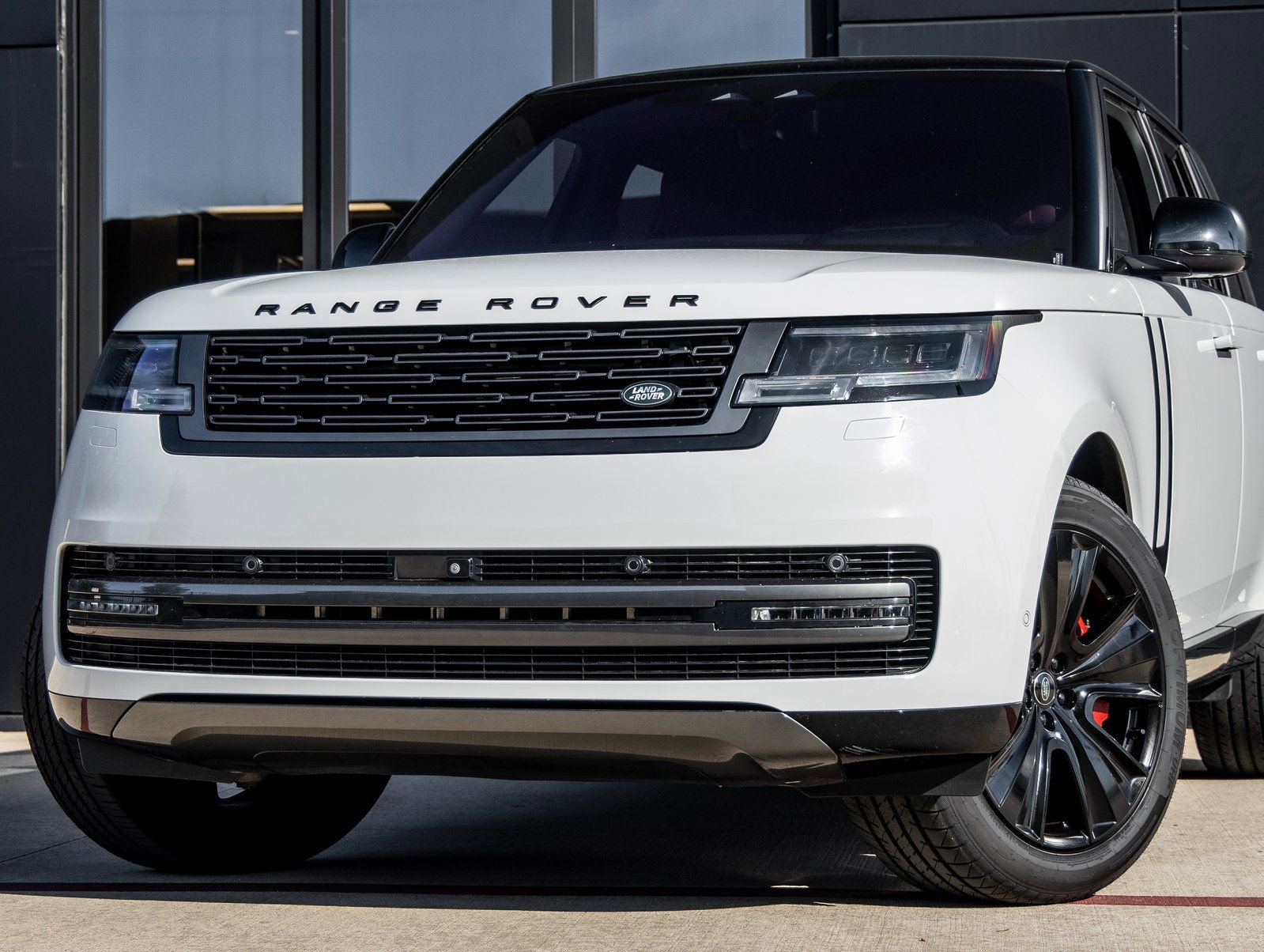 Used 2023 Land Rover Range Rover Autobiography image 3