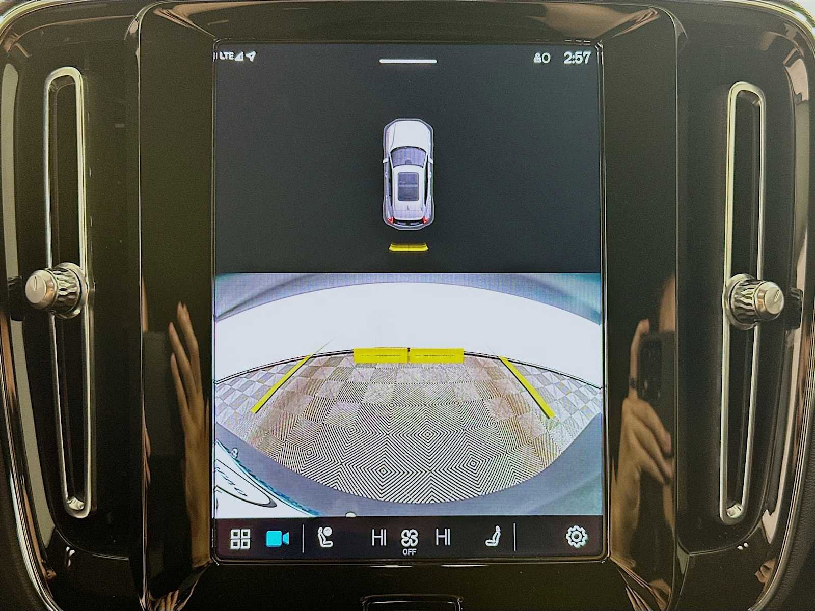 Used 2023 Volvo XC40 B4 Core w/ Convenience Package image 15