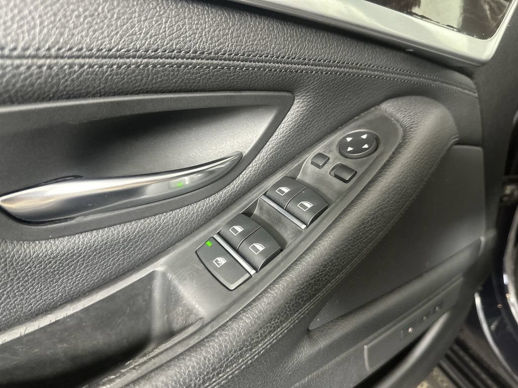 Used 2014 BMW 550i xDrive Sedan AWD/4WD image 27