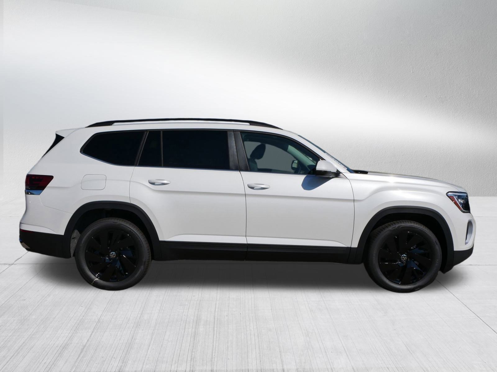 New 2026 Volkswagen Atlas SE AWD/4WD image 2