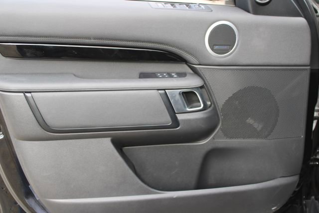 Used 2024 Land Rover Discovery S AWD/4WD image 7