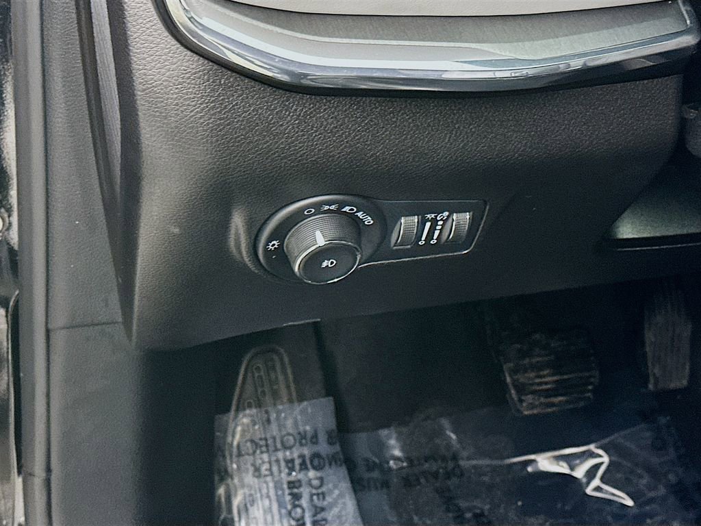 Certified 2023 Jeep Compass Limited w/ Elite Group image 18