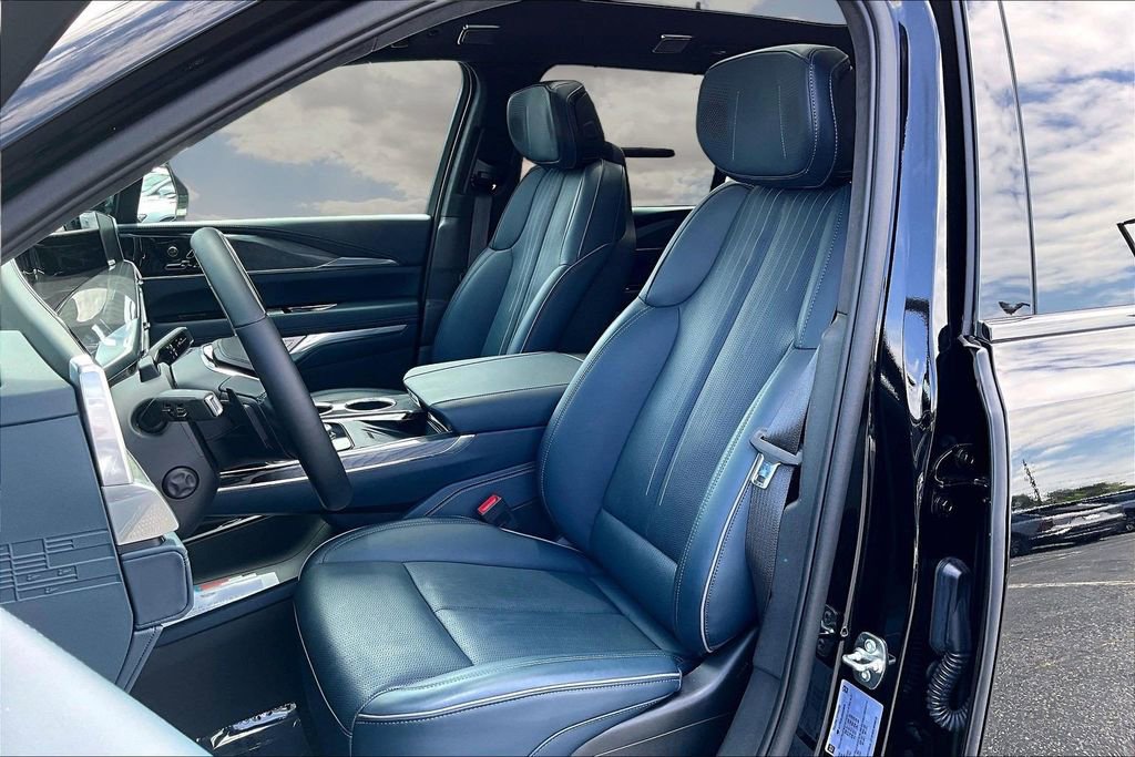 Certified 2025 Cadillac Escalade IQ Luxury 2 w/ LPO, Premium Carpet Package AWD/4WD image 21