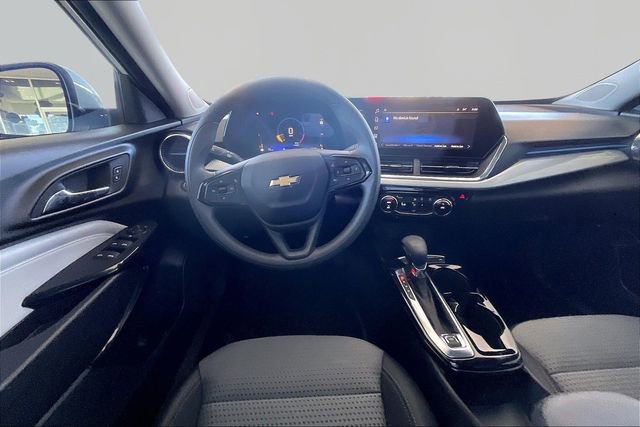 Used 2025 Chevrolet Trax LT FWD image 8