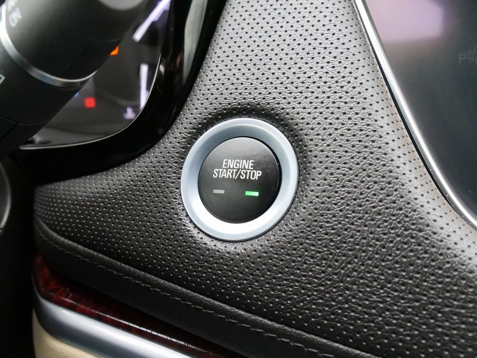 Used 2018 Cadillac XT5 Luxury w/ Driver Awareness Package image 25