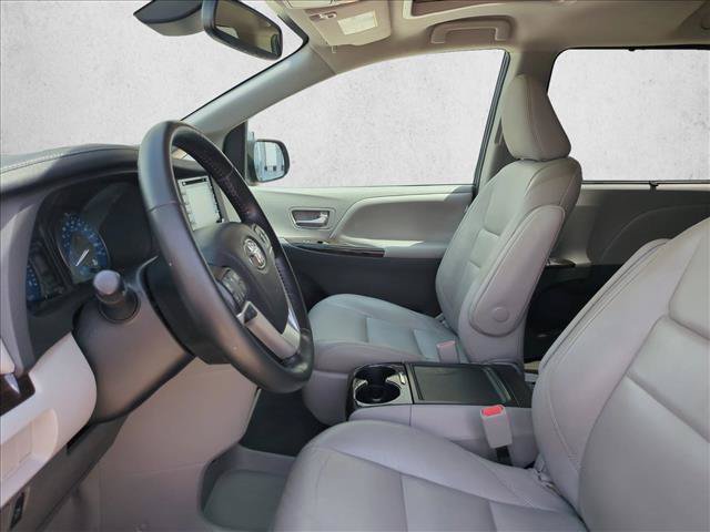Used 2020 Toyota Sienna XLE w/ Entertainment Package FWD image 17