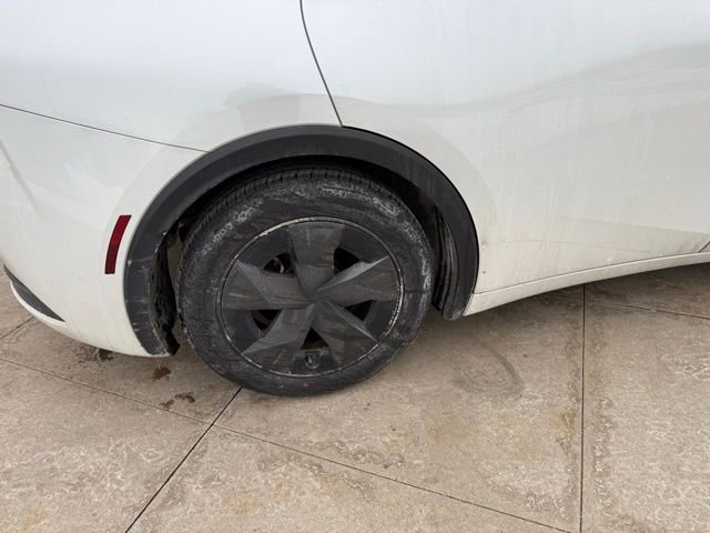 Used 2024 Toyota Prius LE image 9