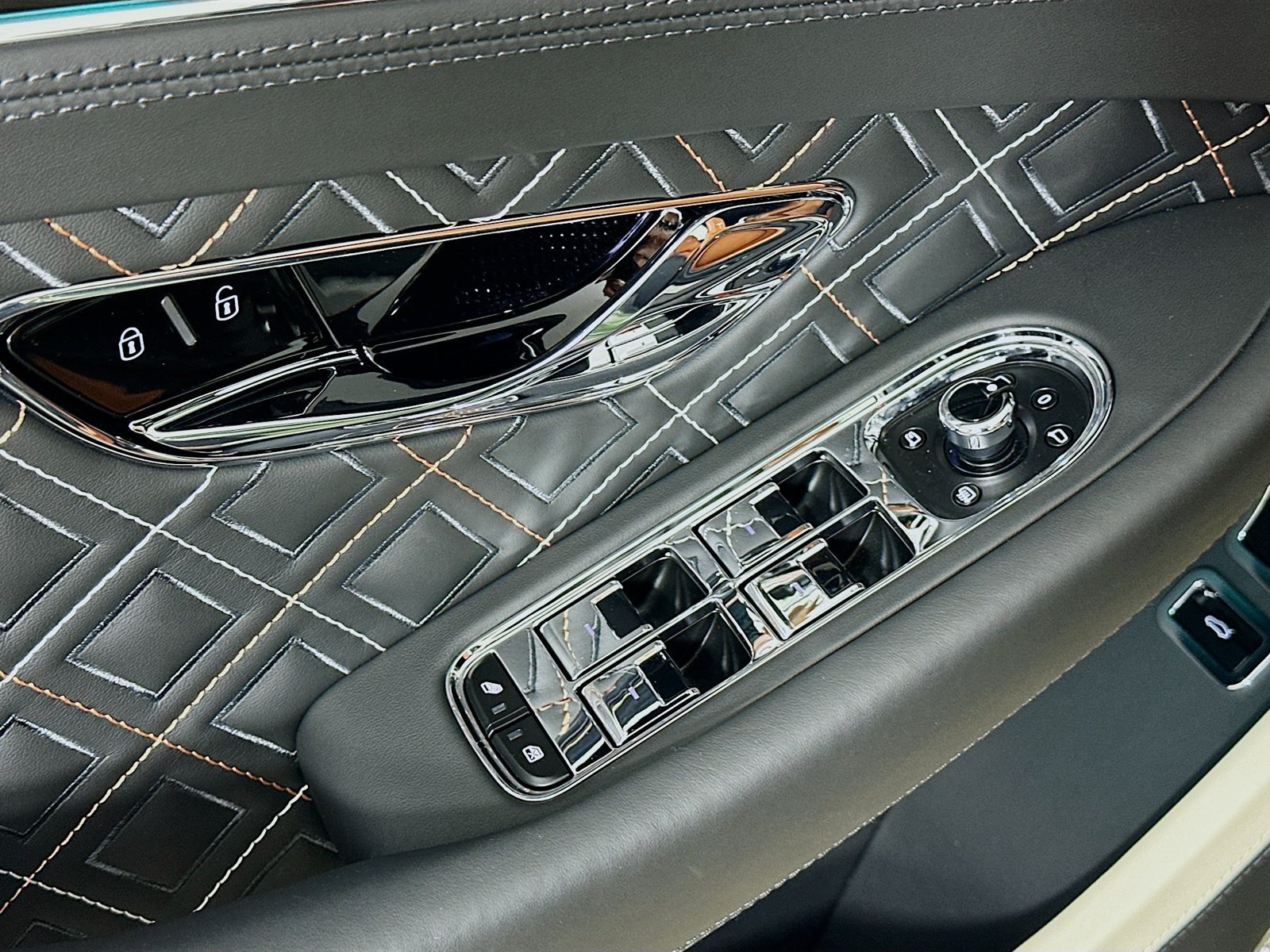 Used 2024 Bentley Continental GT Mulliner AWD/4WD image 19