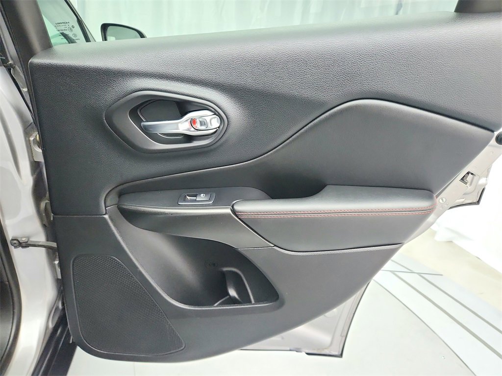 Used 2019 Jeep Cherokee Trailhawk w/ Comfort & Convenience Group image 27