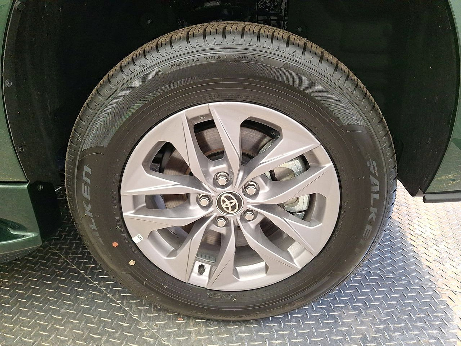 Used 2026 Toyota Sienna XLE FWD image 27