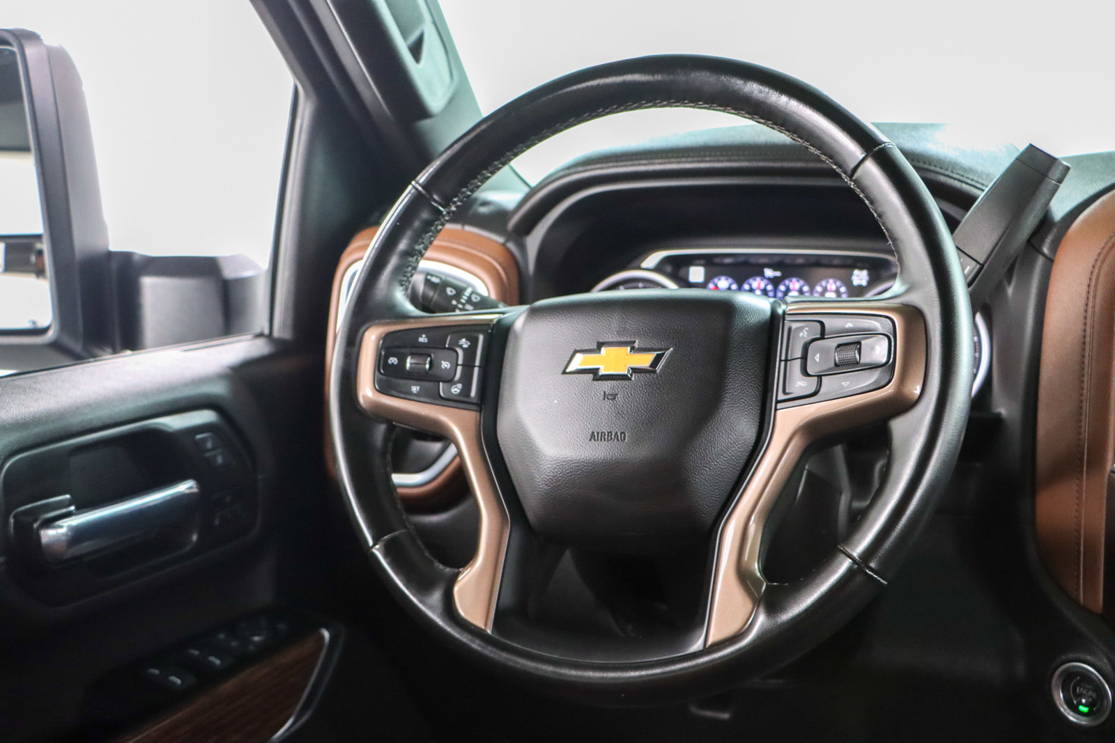 Used 2023 Chevrolet Silverado 2500 High Country w/ Technology Package image 13