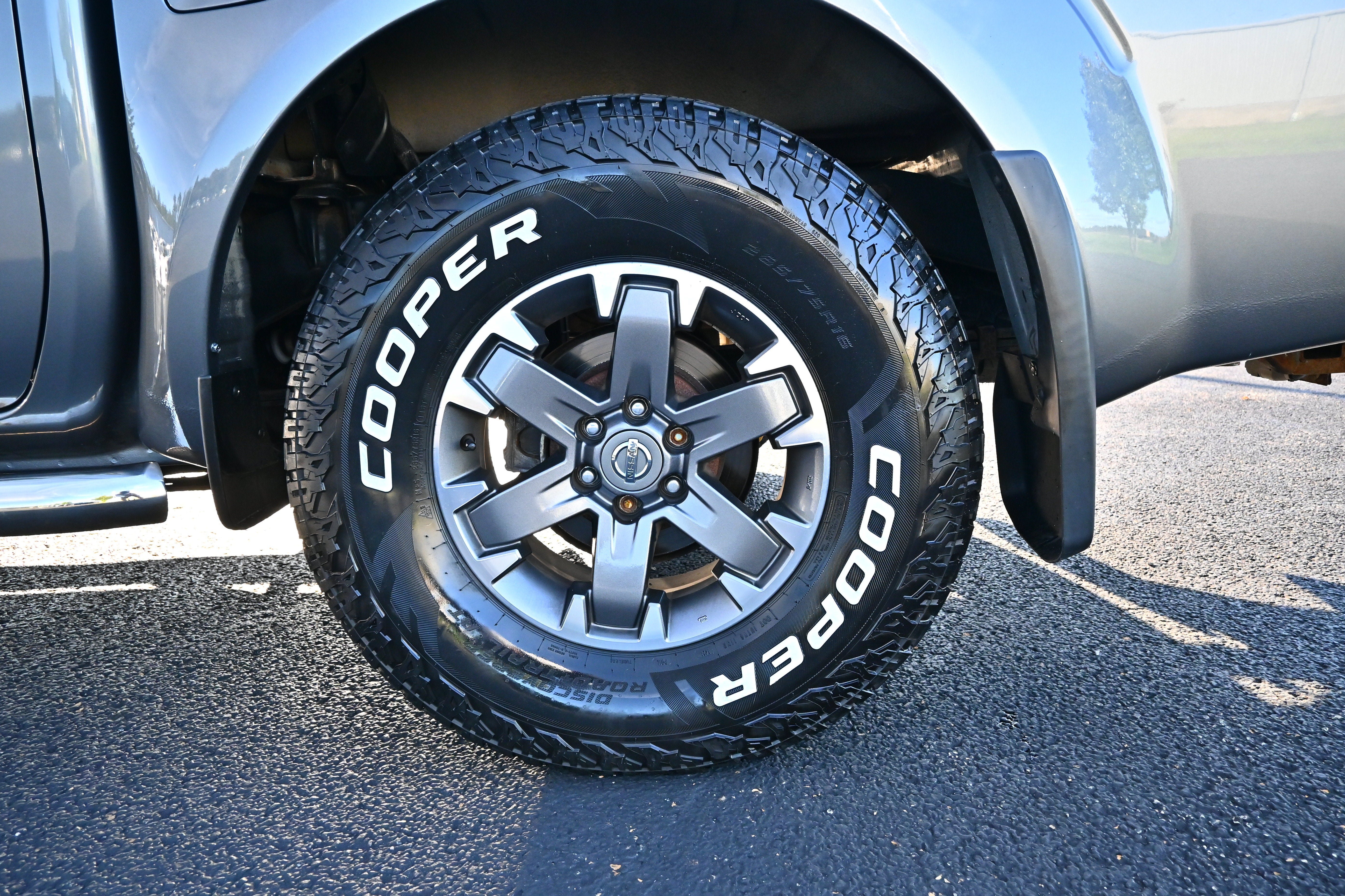 Used 2020 Nissan Frontier PRO-4X w/ Pro-4x Utility Package AWD/4WD image 13