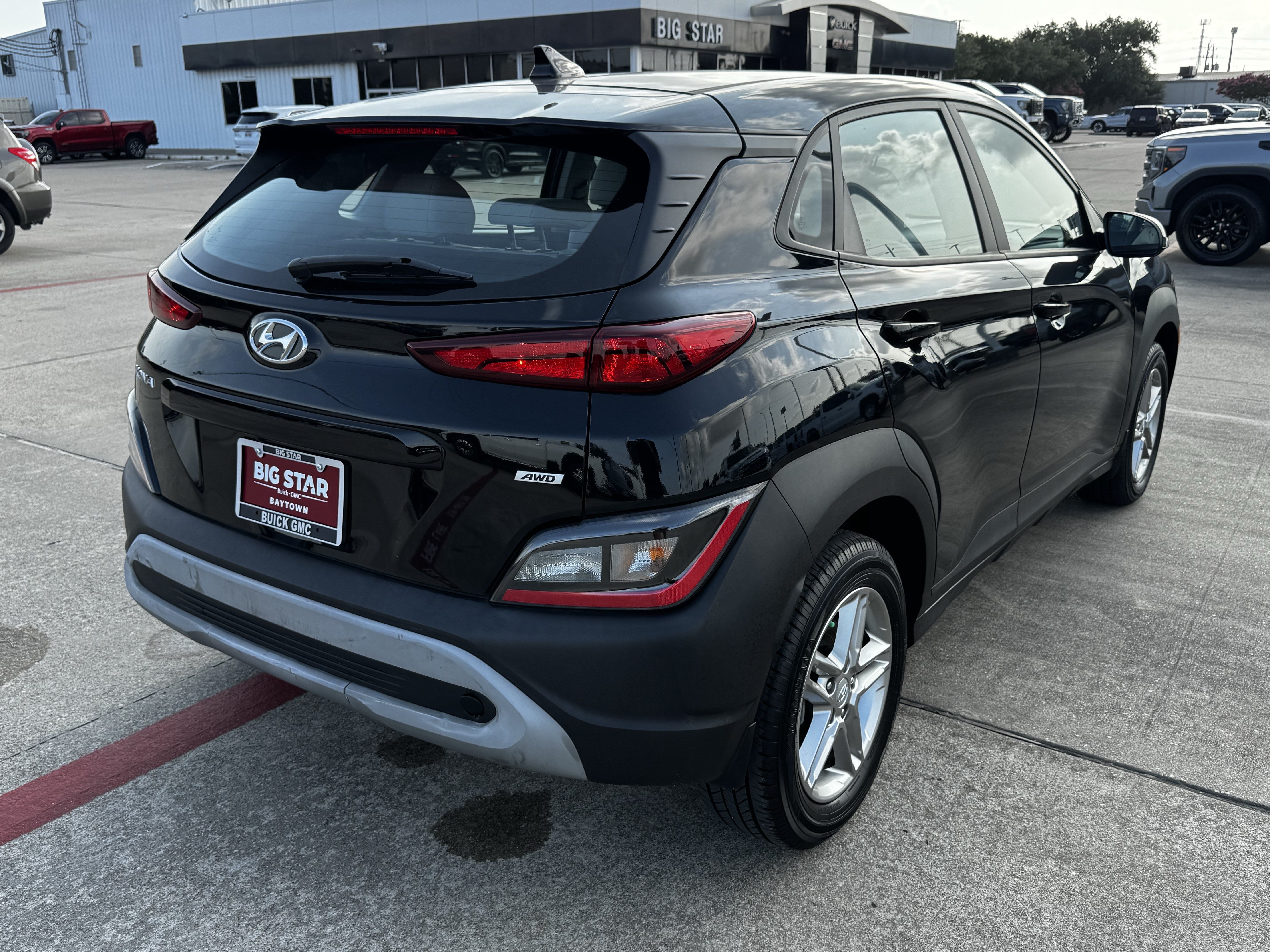 Used 2023 Hyundai Kona SE AWD/4WD image 8