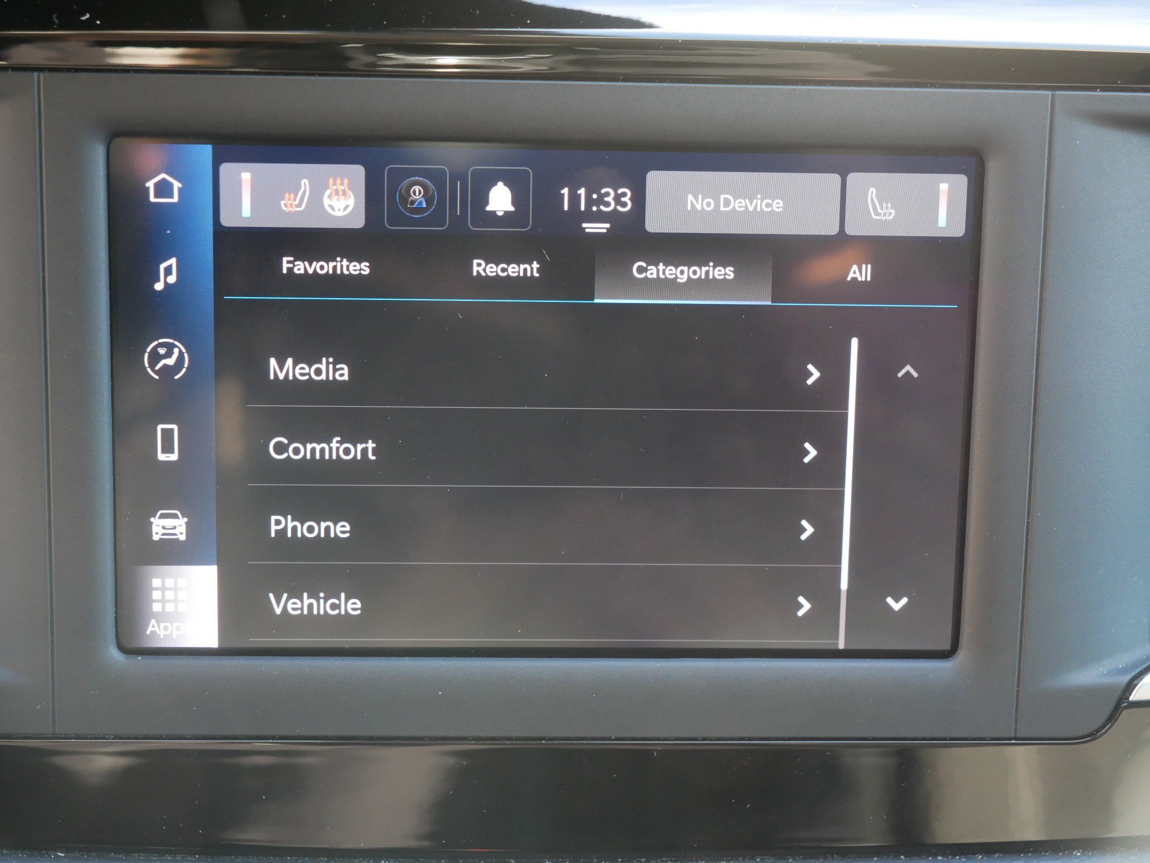 Used 2022 Chrysler Voyager LX image 30