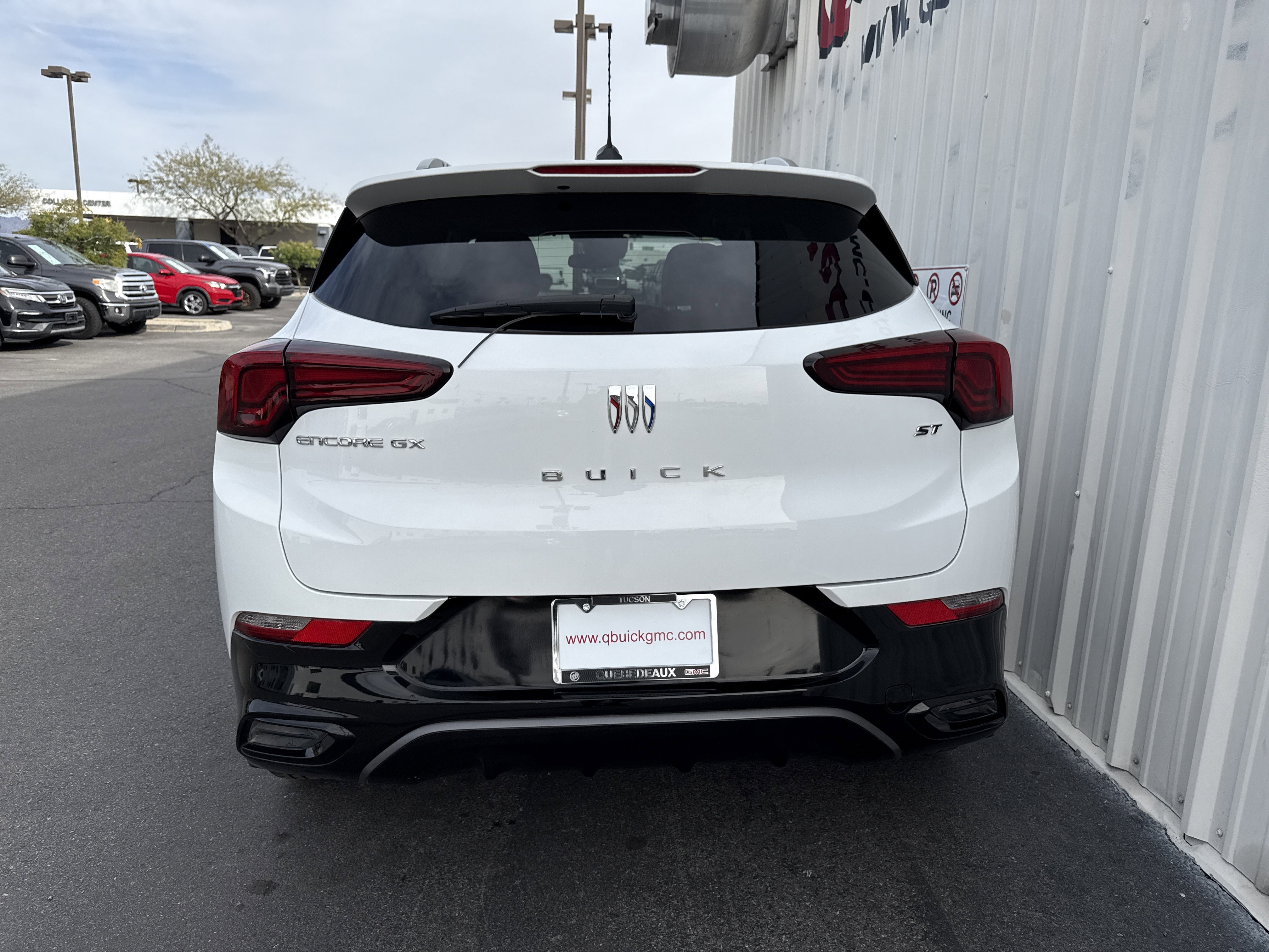 Used 2024 Buick Encore GX Sport Touring image 9