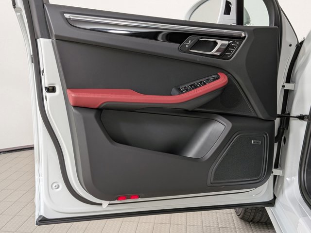 New 2026 Porsche Macan image 12