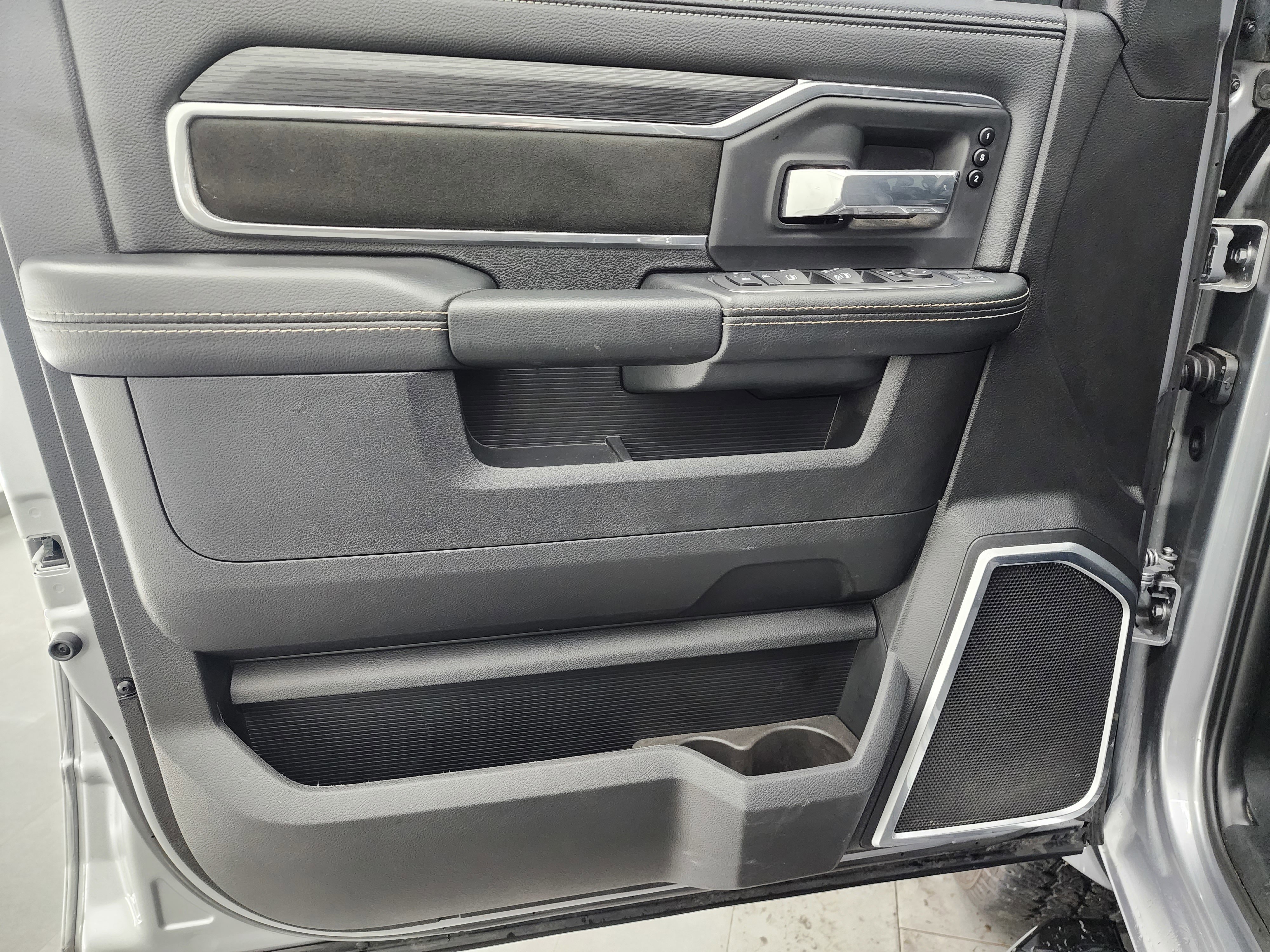 Used 2024 RAM 2500 Laramie w/ Night Edition image 37