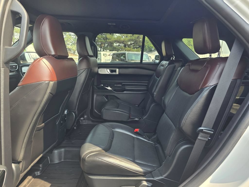 Used 2022 Ford Explorer Platinum w/ Equipment Group 601A AWD/4WD image 13