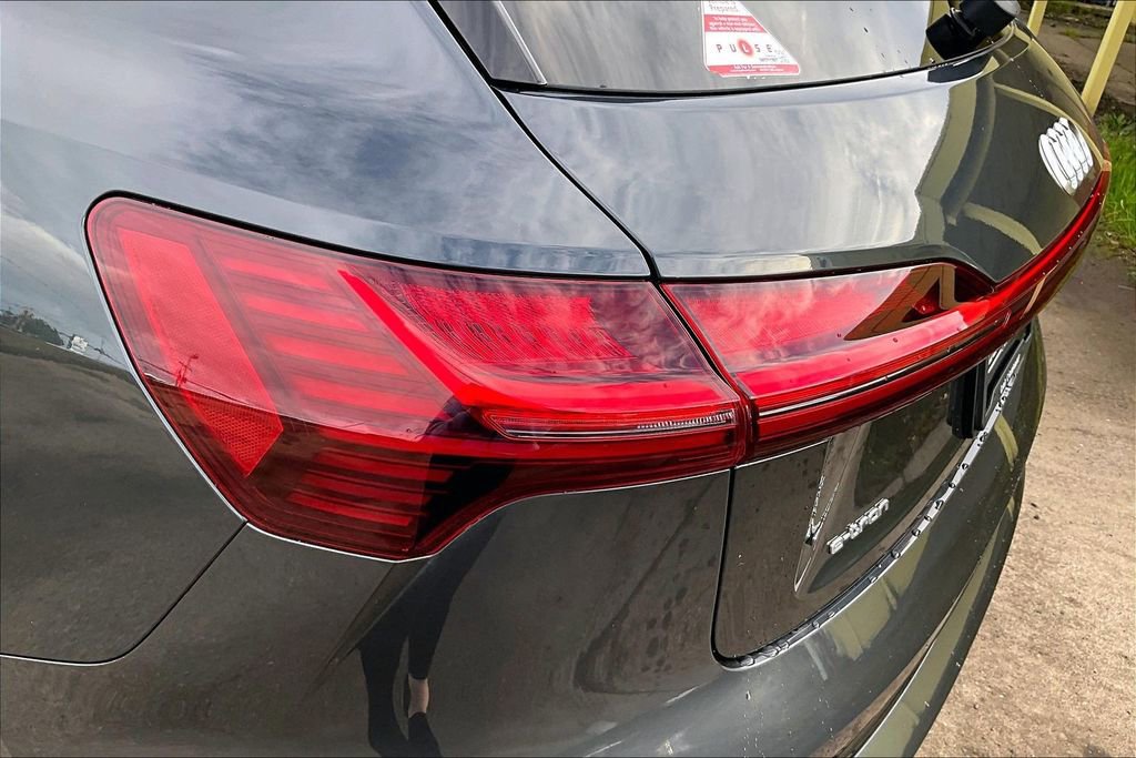 Used 2019 Audi e-tron Prestige w/ Prestige Package AWD/4WD image 28