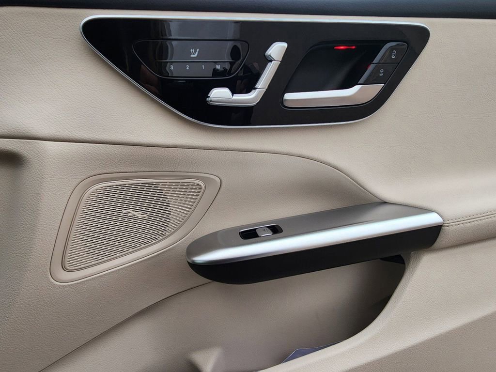 New 2024 Mercedes-Benz C 300 4MATIC Sedan image 21