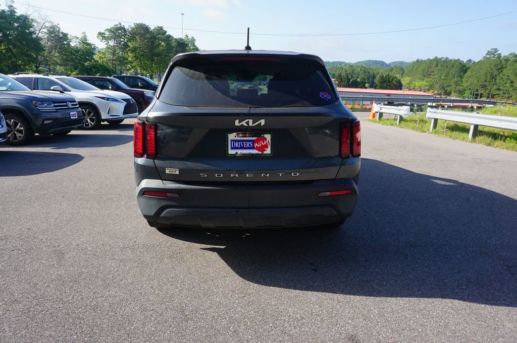Used 2022 Kia Sorento LX FWD image 19