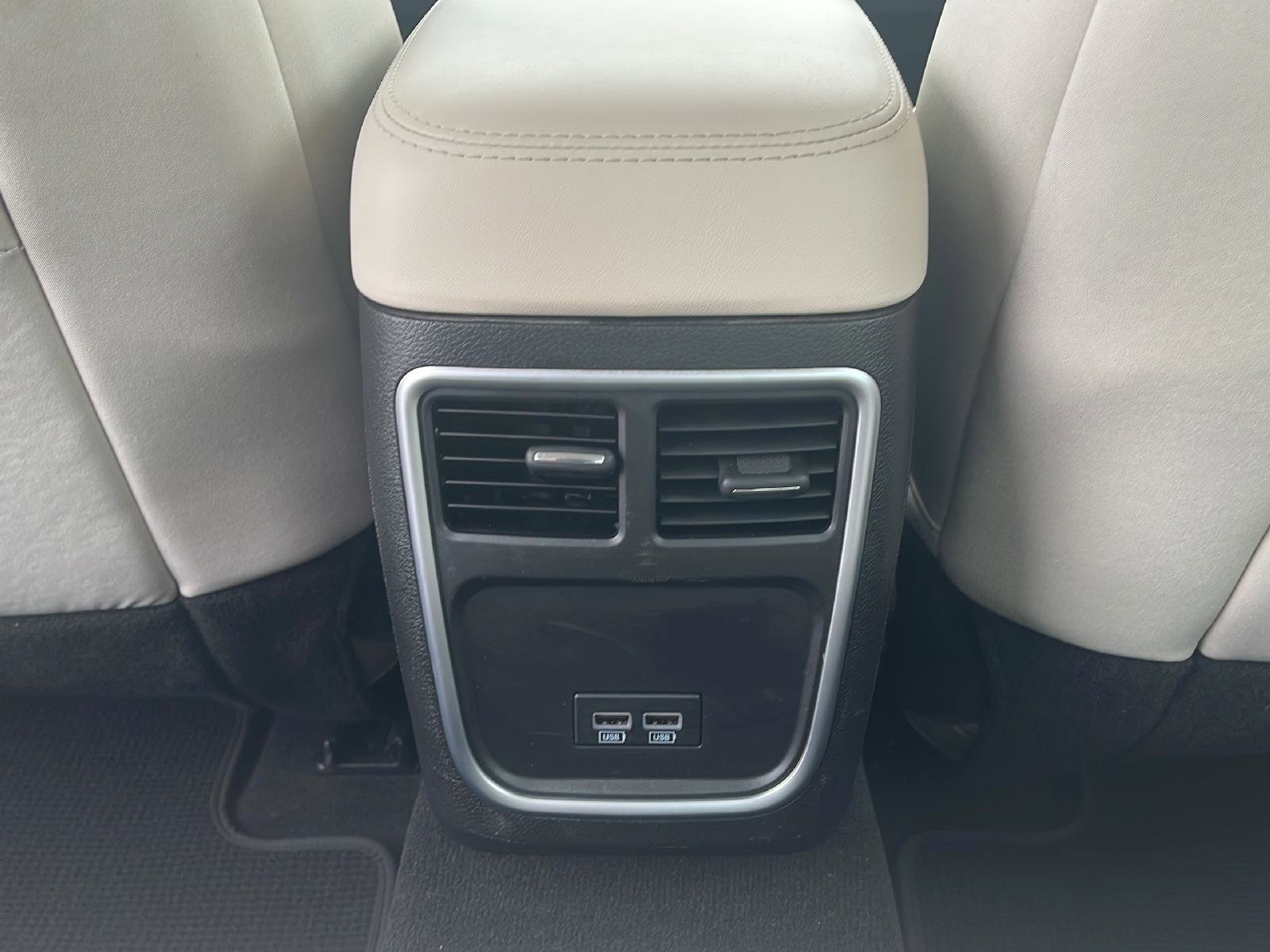 Used 2022 Chrysler 300 Touring w/ Sport Appearance Package image 10