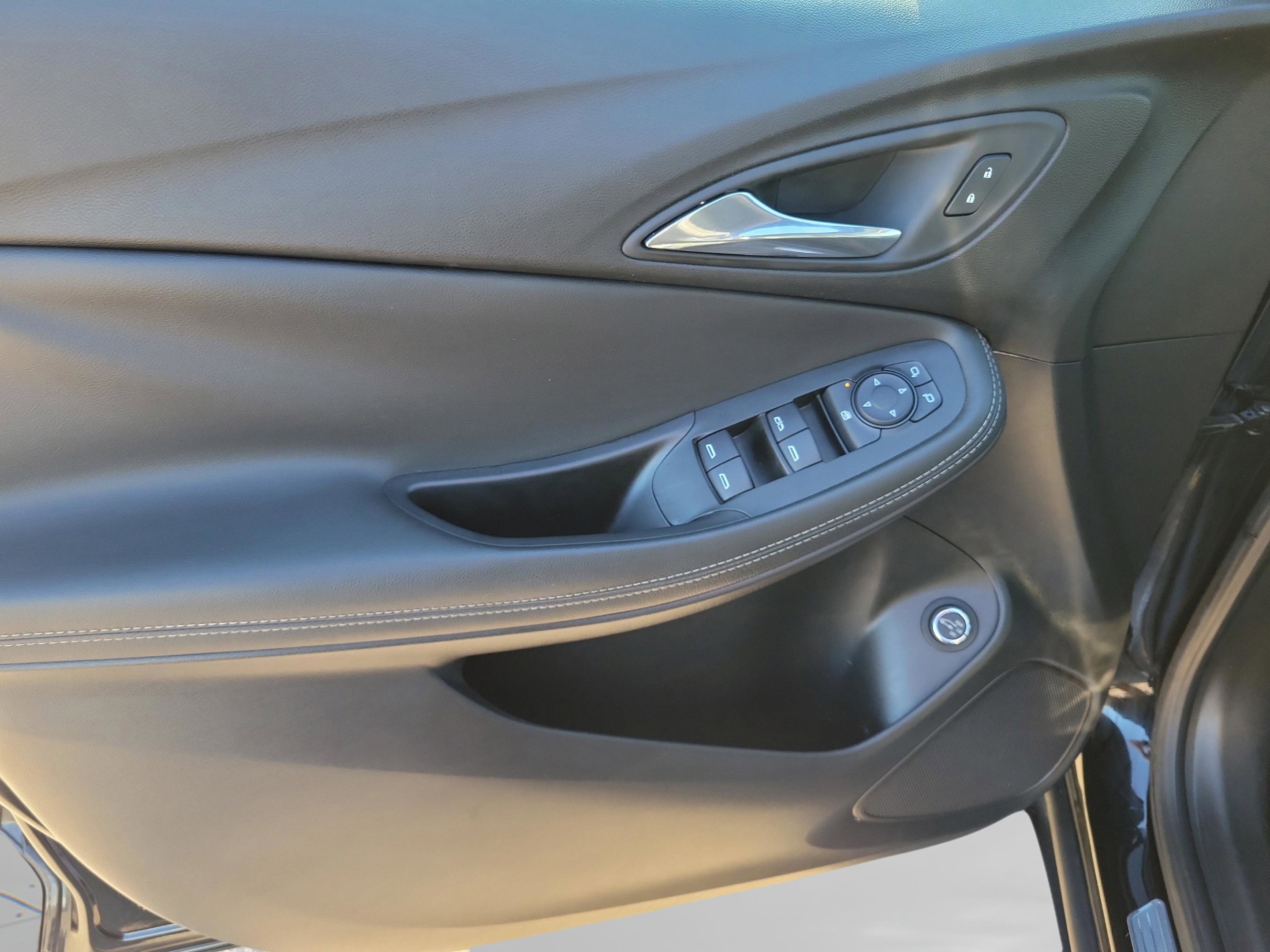 Used 2022 Buick Encore GX Select image 25