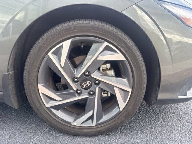 Used 2025 Hyundai Elantra Sport FWD image 4