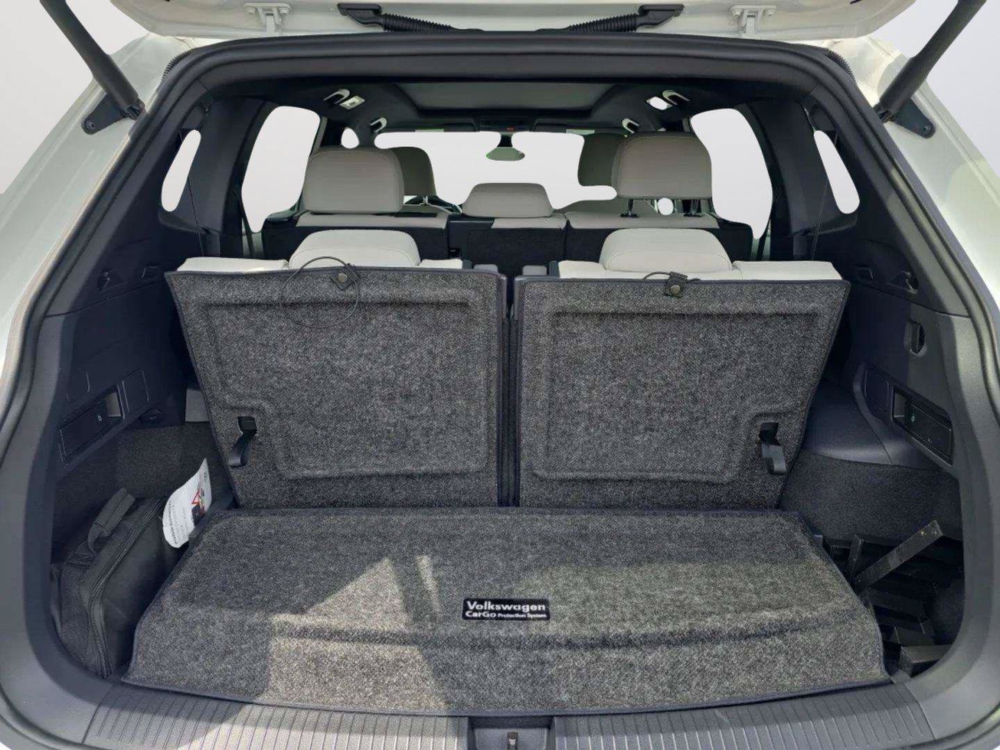 Used 2020 Volkswagen Tiguan SEL Premium R-Line w/ 3rd Row Seat Package AWD/4WD image 18
