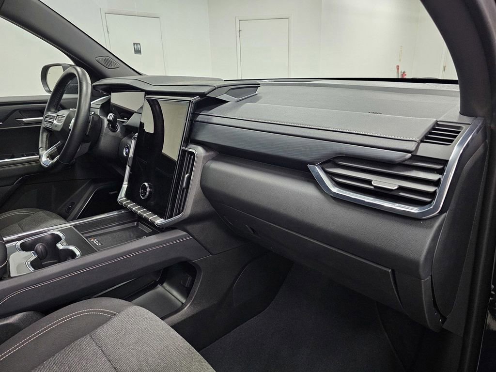 Used 2025 GMC Acadia Elevation image 12