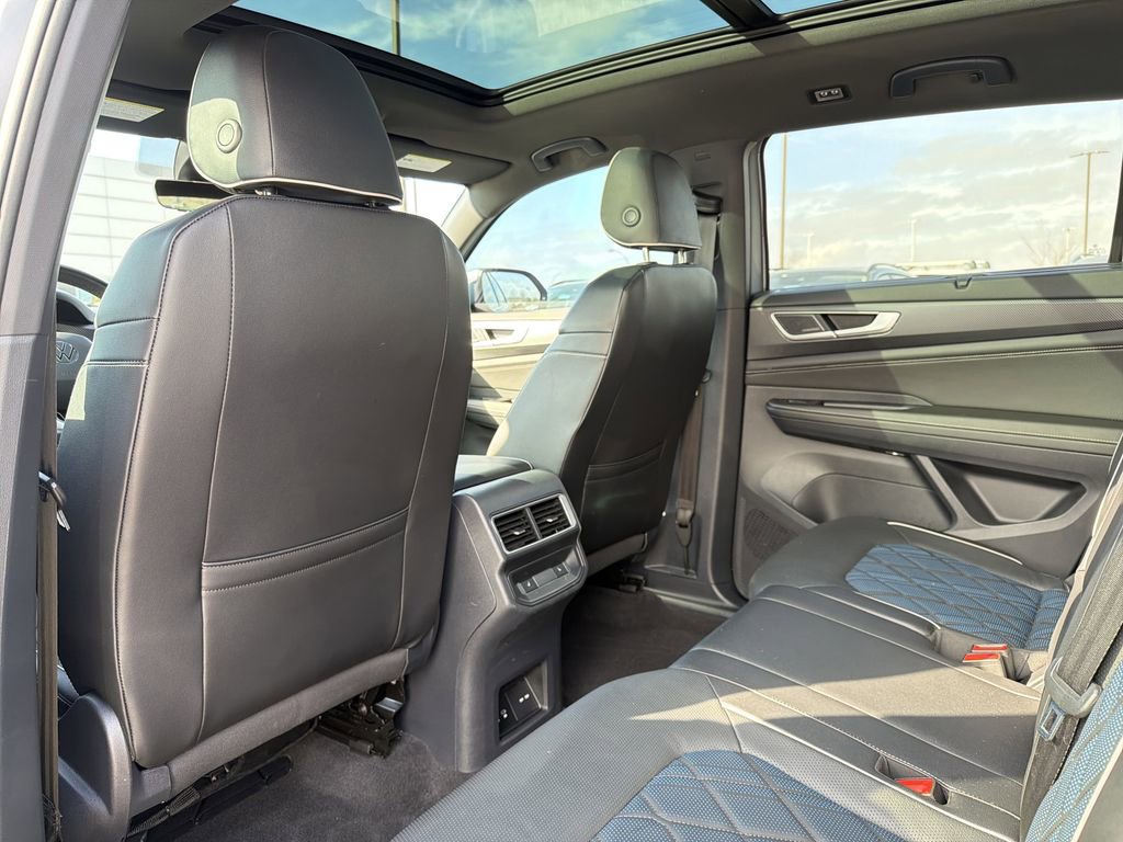 Used 2025 Volkswagen Atlas Cross Sport SEL Premium R-Line image 13