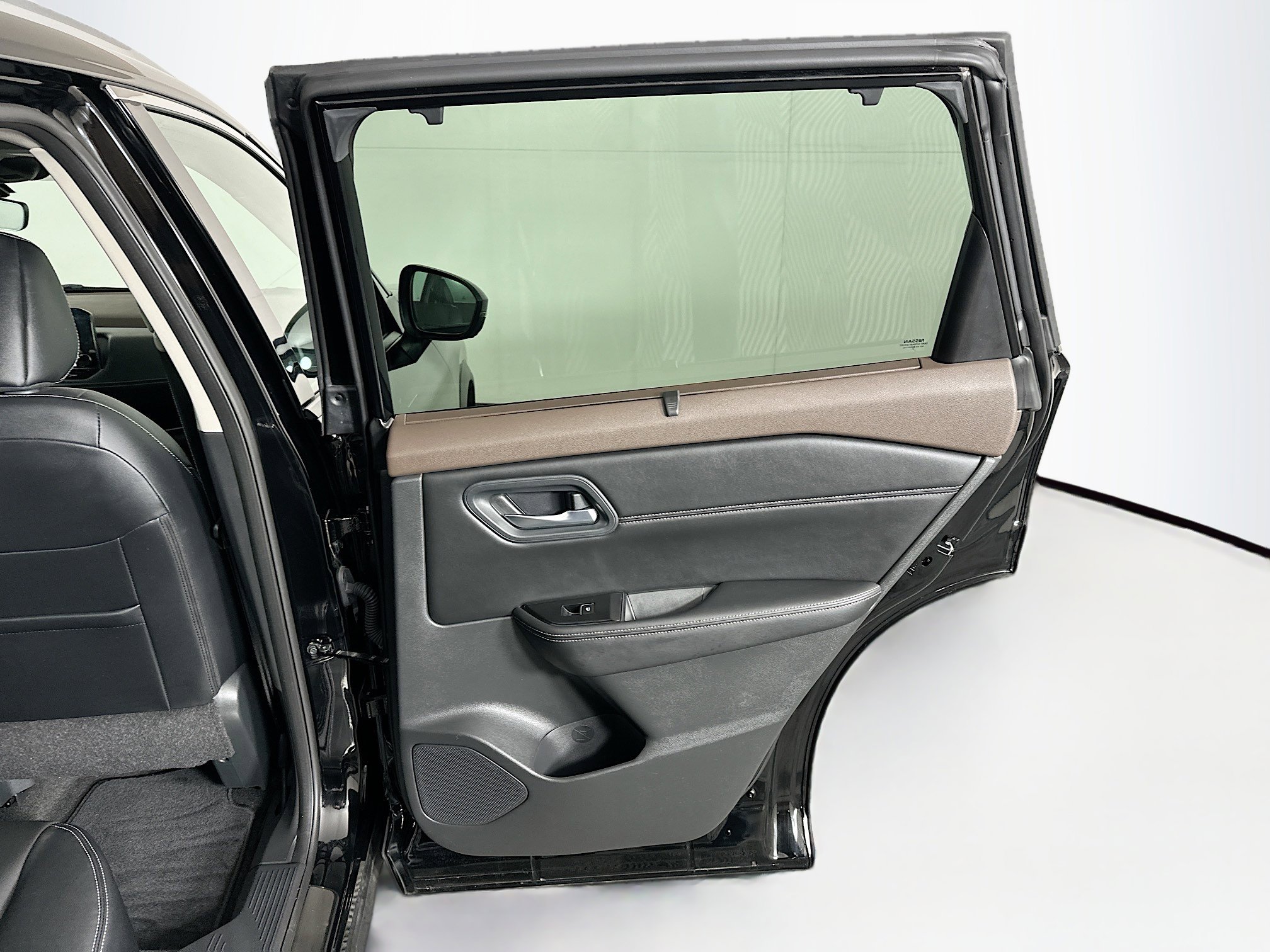 Used 2023 Nissan Rogue SL w/ SL Premium Package image 32