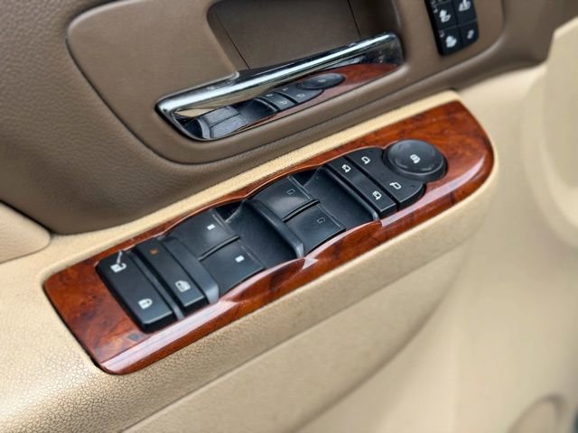 Used 2011 Chevrolet Suburban LTZ image 17