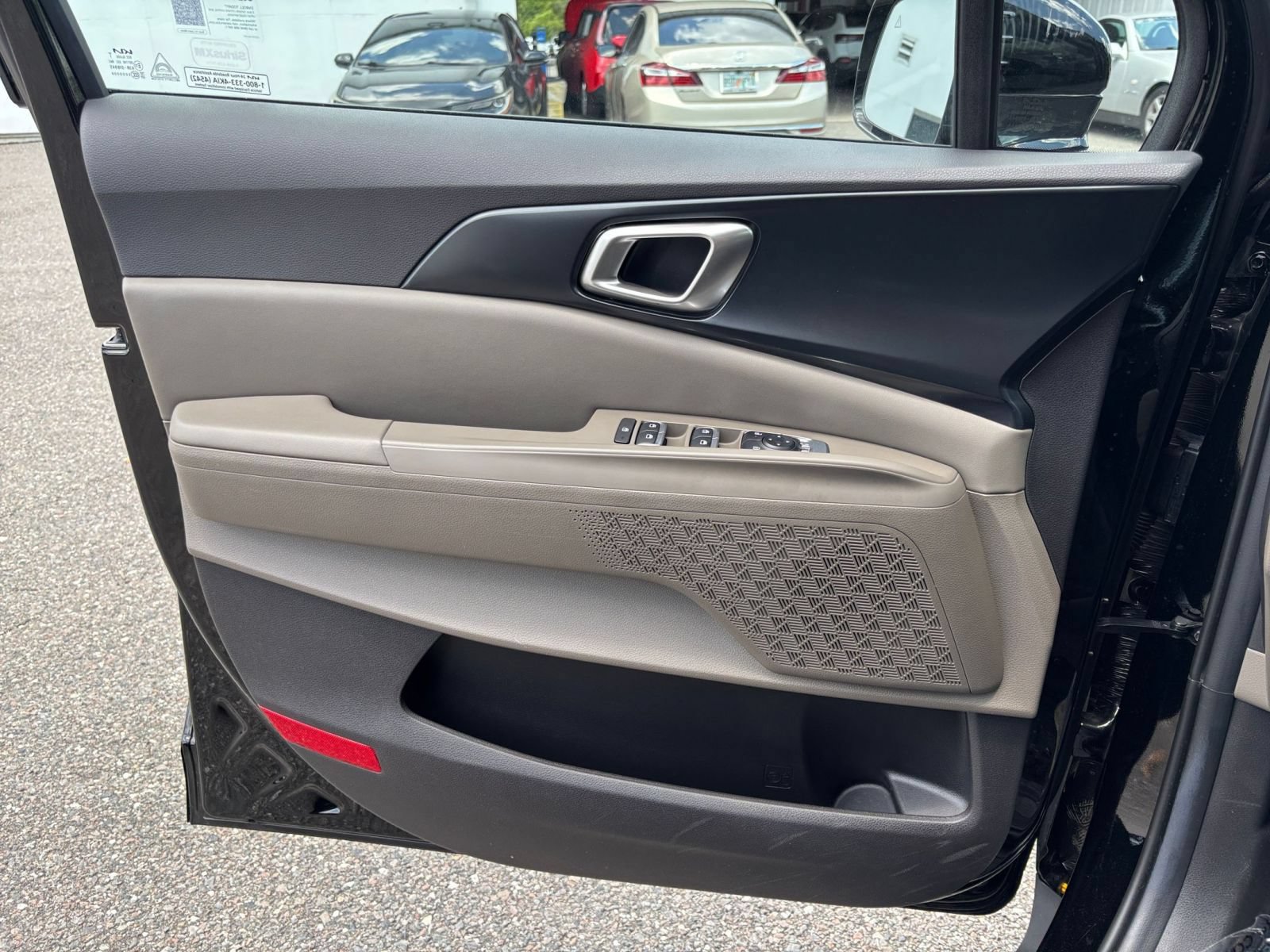 Used 2026 Kia Carnival FWD image 18