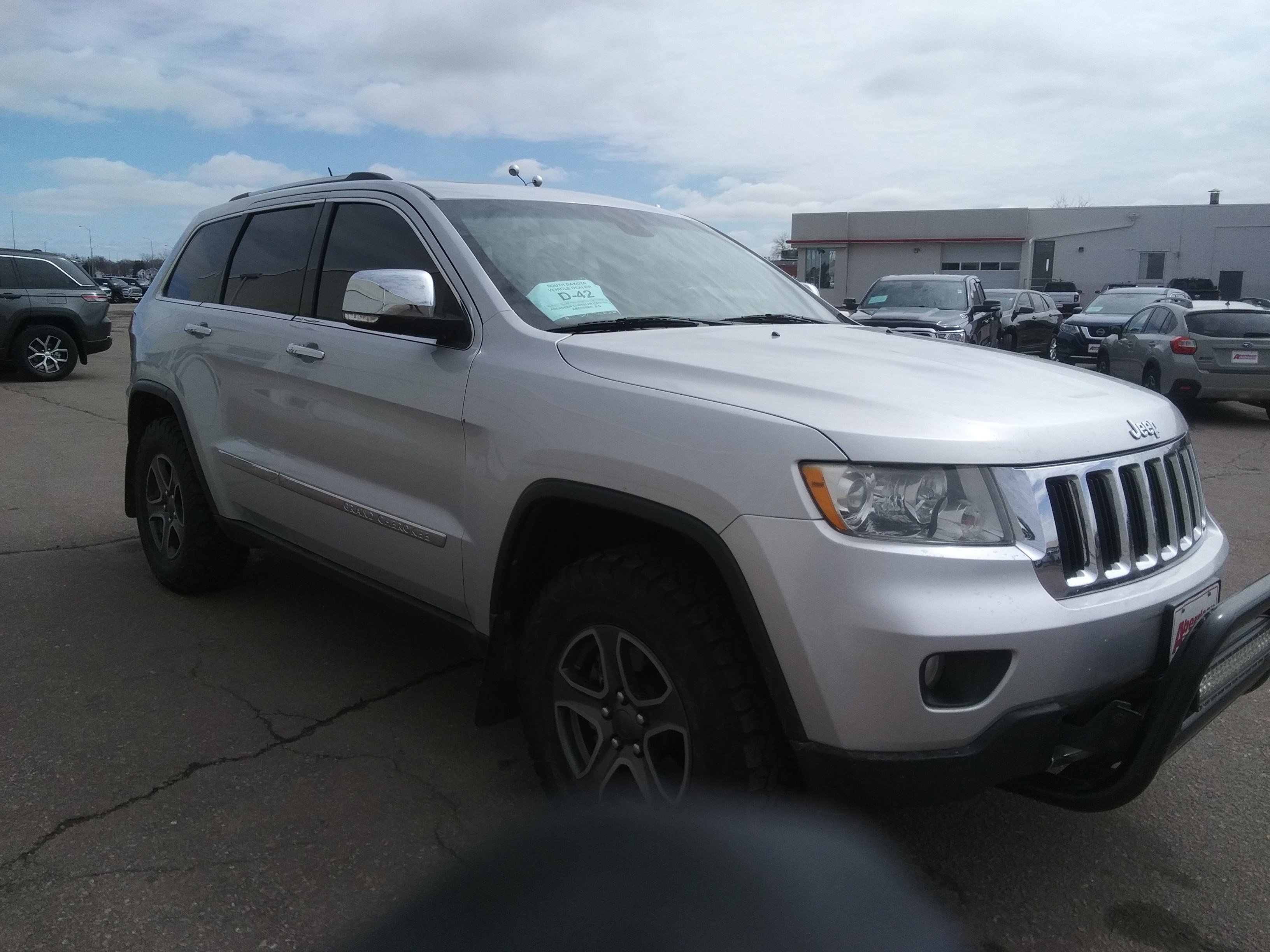Used 2013 Jeep Grand Cherokee Limited w/ Luxury Group II AWD/4WD image 4