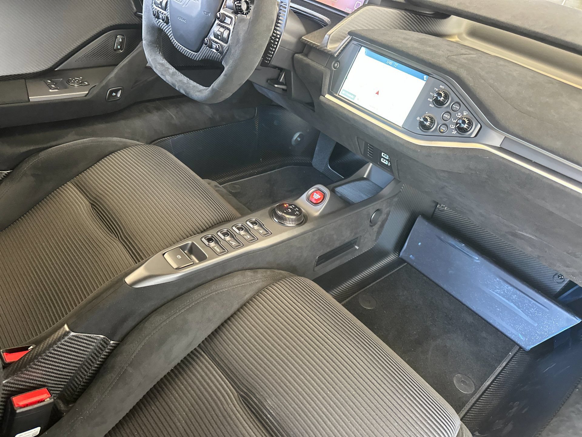 Used 2022 Ford GT RWD image 14
