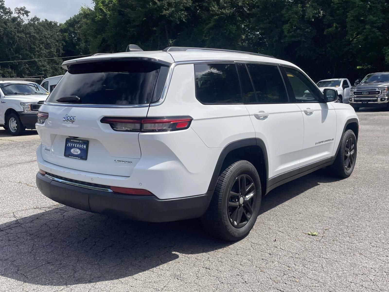 Used 2023 Jeep Grand Cherokee L Laredo AWD/4WD image 3