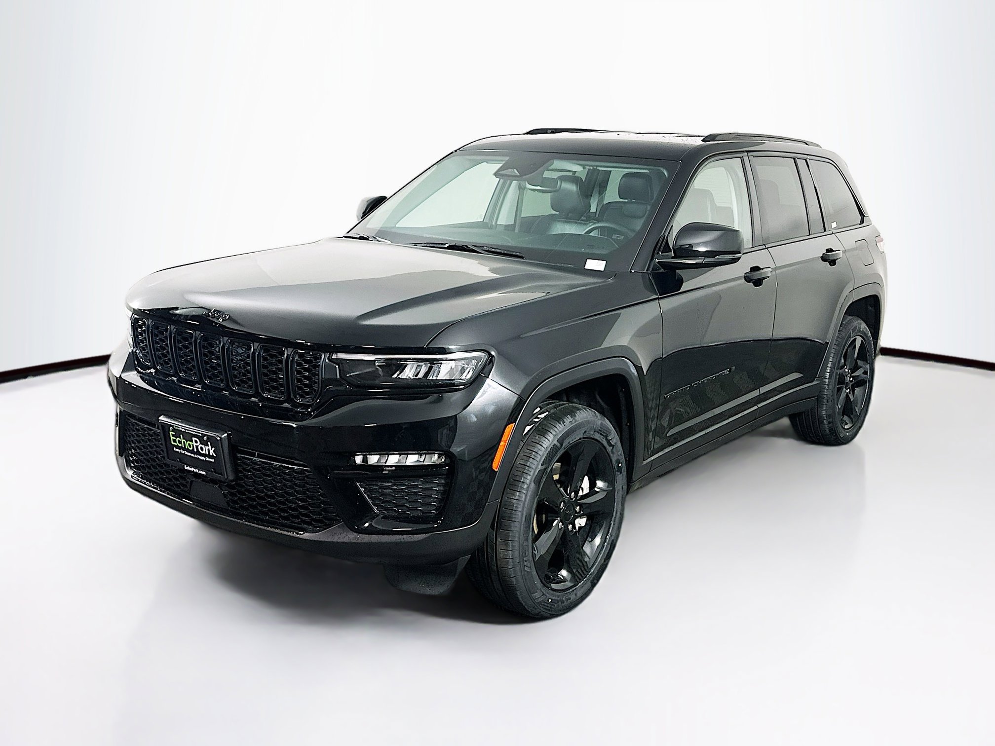 Used 2023 Jeep Grand Cherokee Limited w/ Black Appearance Package image 3