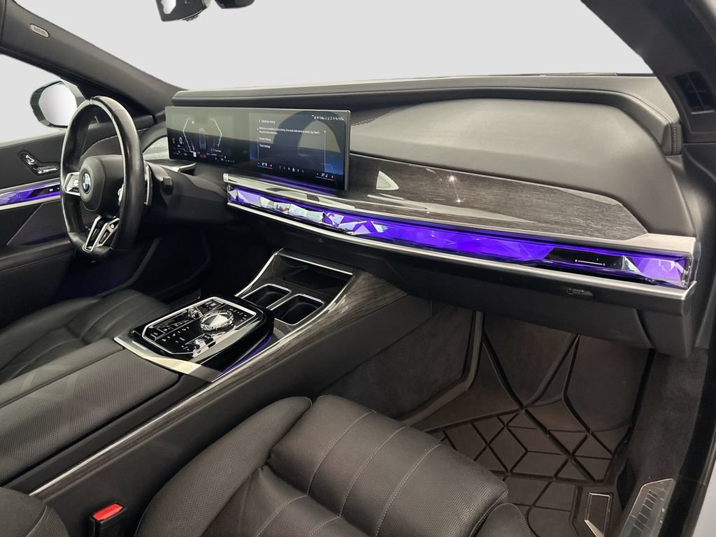 Used 2023 BMW 760i xDrive AWD/4WD image 32