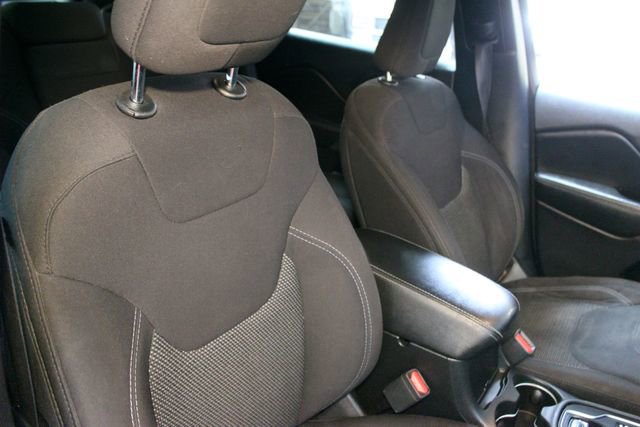 Used 2019 Jeep Cherokee Sport w/ Cold Weather Group AWD/4WD image 11