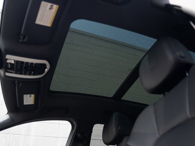 Certified 2026 Porsche Macan AWD/4WD image 30