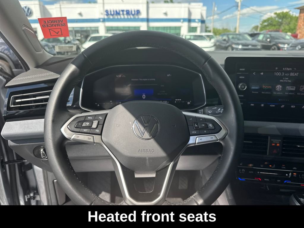 Used 2025 Volkswagen Jetta SE w/ Sunroof Package FWD image 18