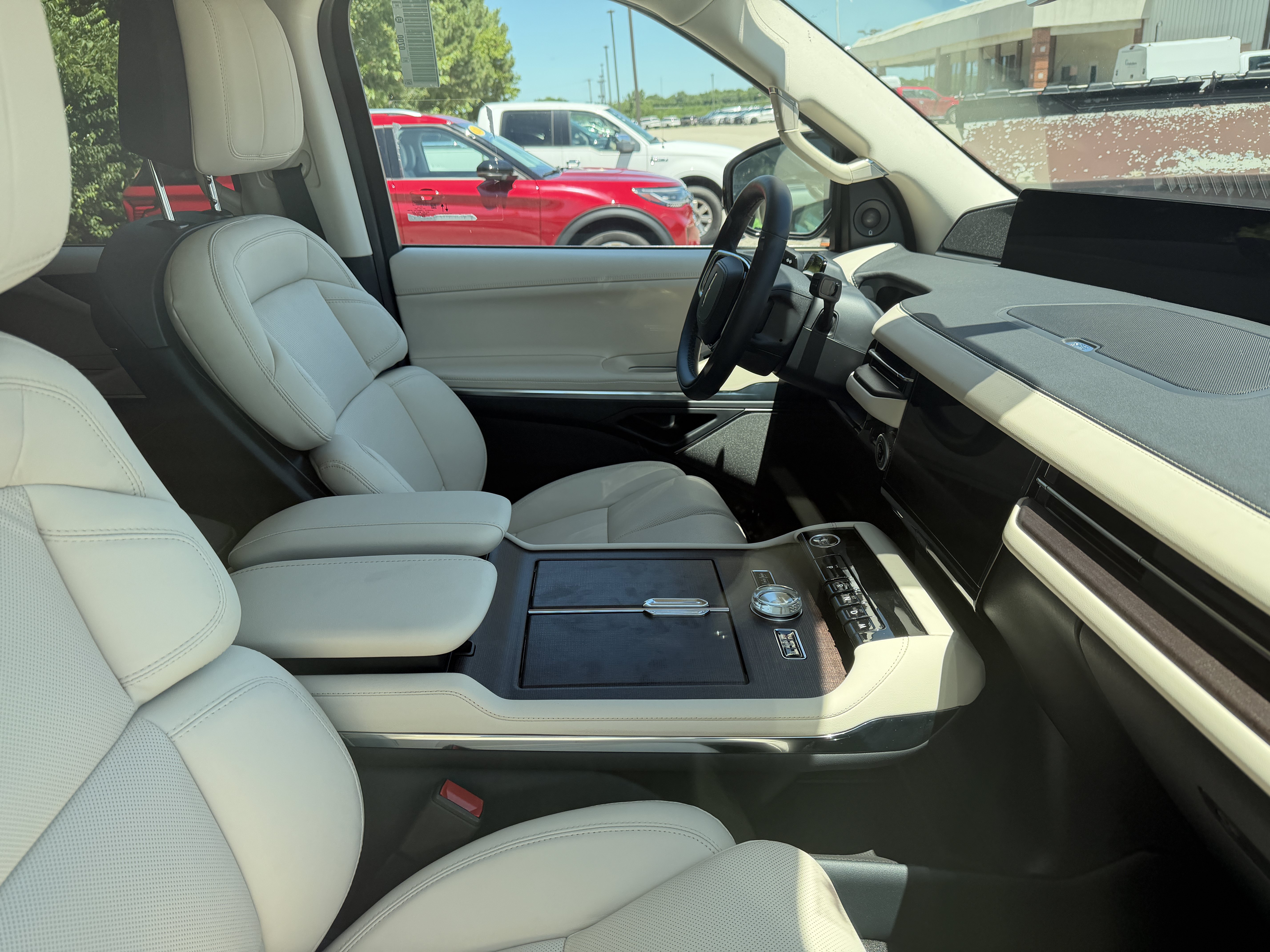 New 2027 Lincoln Navigator Reserve w/ Jet Appearance Package AWD/4WD image 13