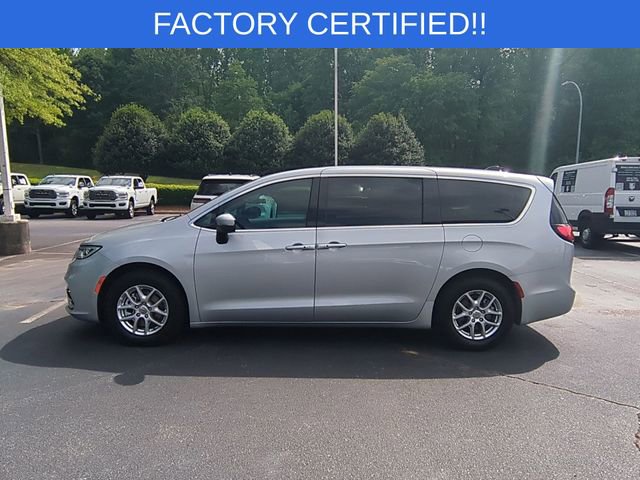 Certified 2023 Chrysler Pacifica Touring-L FWD image 2